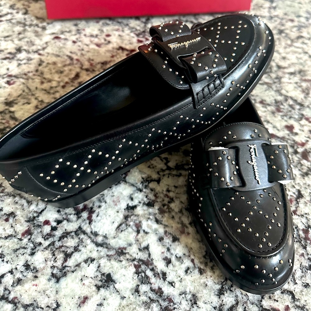 Salvatore Ferragamo Vivaldi loafers 7.5 never worn